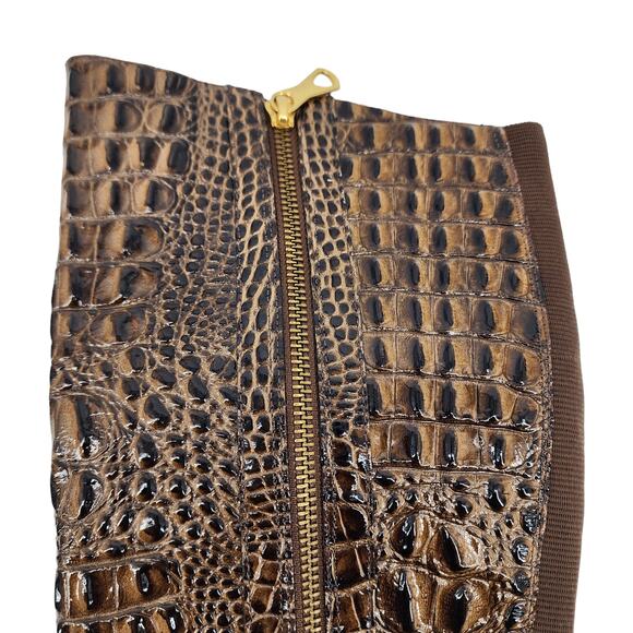 BCBGMAXAZRIA Women's Pull On Brown Leather Crocodile Texture Boots size 6.5 - Picture 7 of 8